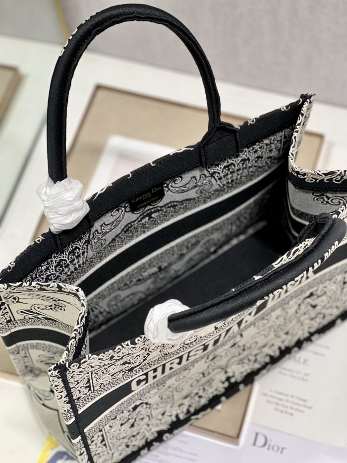  Handbag  Dior 1286 size 36×28 cm