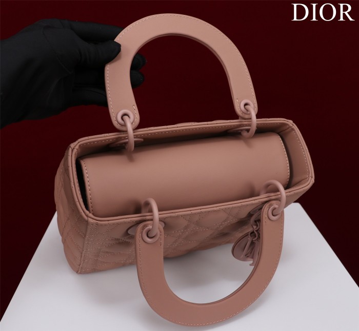 Handbag  Dior M0565 size 32*24*12 cm