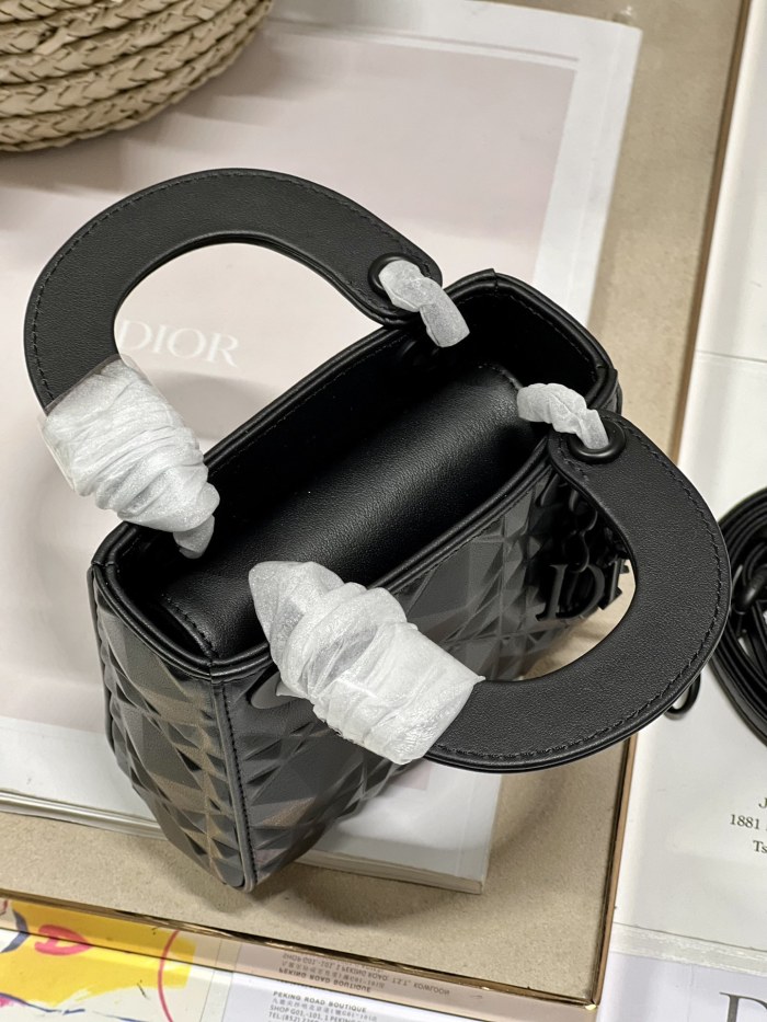 Handbag Dior 9035 size 12×10.2×5 cm 