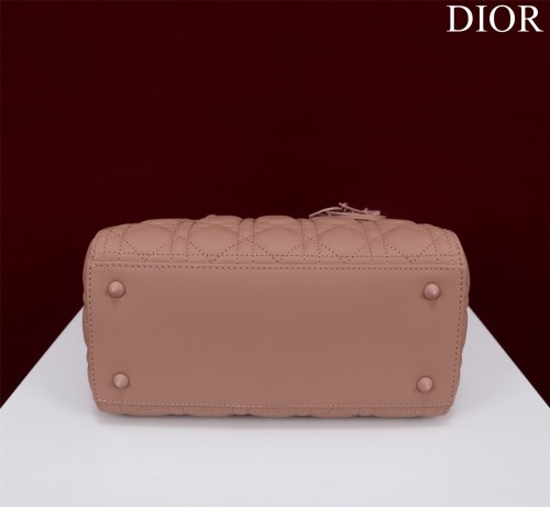 Handbag  Dior M0565 size 32*24*12 cm