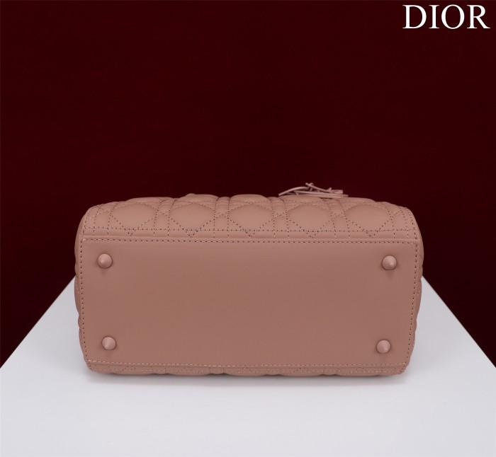 Handbag  Dior M0565 size 32*24*12 cm