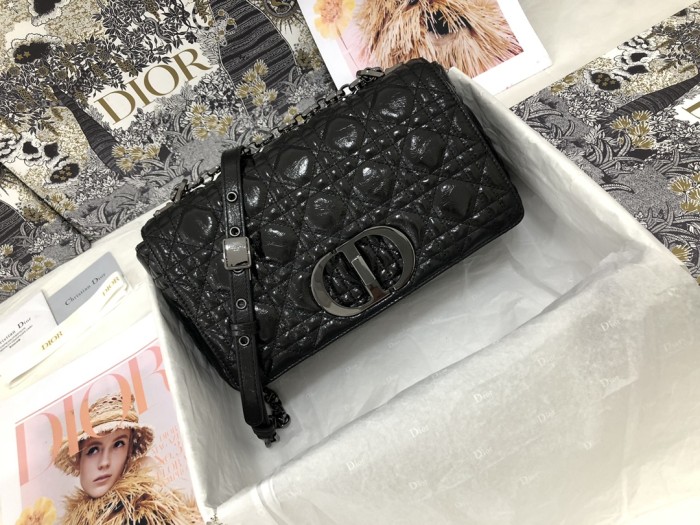Handbag  Dior  M9242 size 25.5 x 15.5 x 8  cm