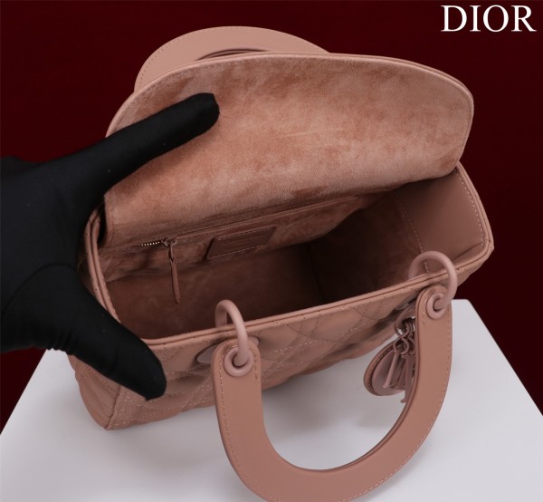 Handbag  Dior M0565 size 32*24*12 cm