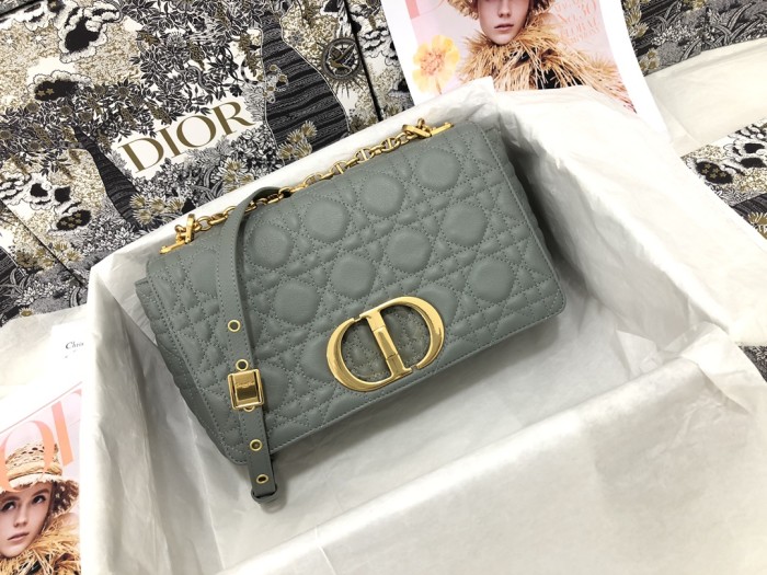 Handbag  Dior M9242 size 25.5 x 15.5 x 8  cm