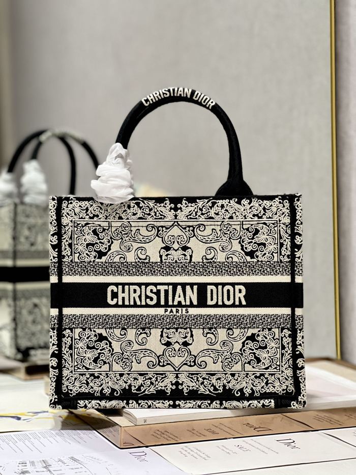  Handbag  Dior 1265 size  26.5×21×14 cm