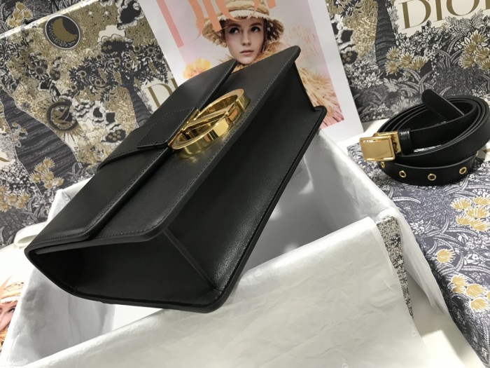  Handbag  Dior  M9203  size  24 x 17 x 8 cm