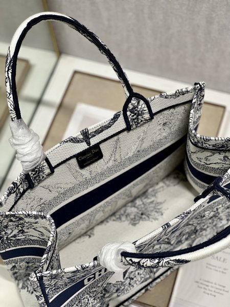 Handbag  Dior 1286  size 36×28 cm