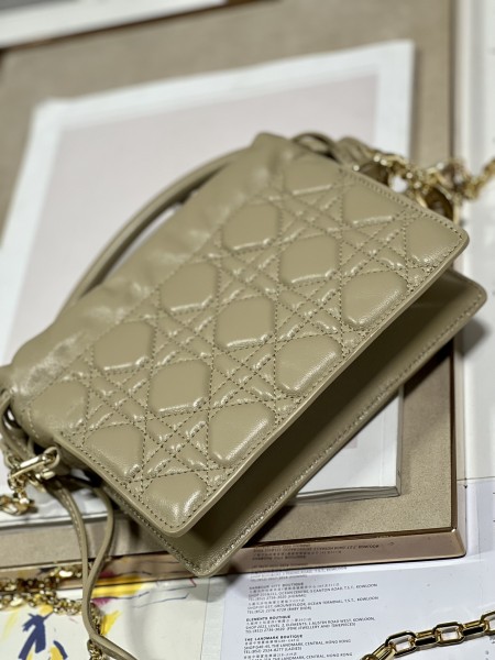 Handbag Dior  0981 size 19 x 13 x 5  cm