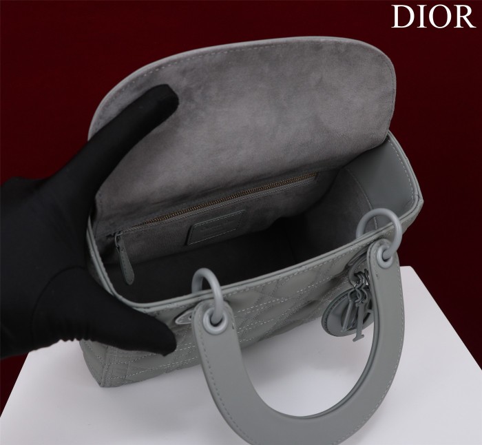 Handbag  Dior  M0565  size 32*24*12 cm