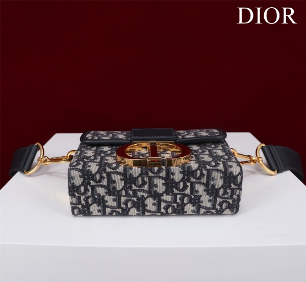 Handbag  Dior  size 18×12×5 cm