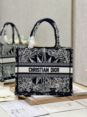 Handbag  Dior  1265 size 26.5×21×14 cm 