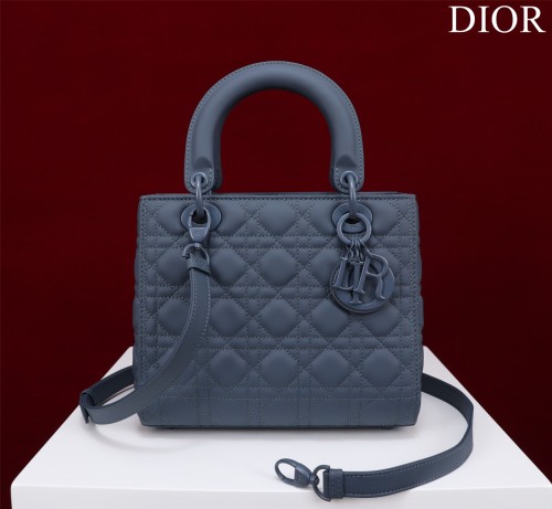 Handbag  Dior  M0565 size  32*24*12 cm