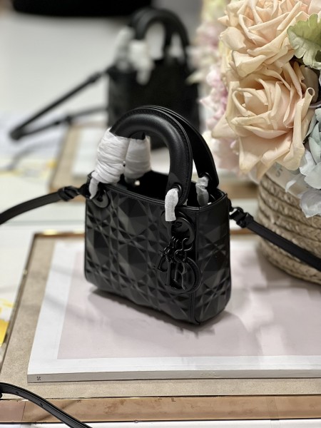 Handbag Dior 9035 size 12×10.2×5 cm 