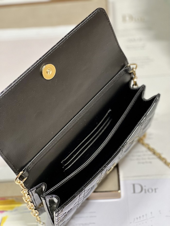 Handbag  Dior  0980 size 21 x 11.5 x 4.5 cm