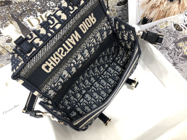 Handbag  Dior M1241 size 23 x 15 x 8  cm