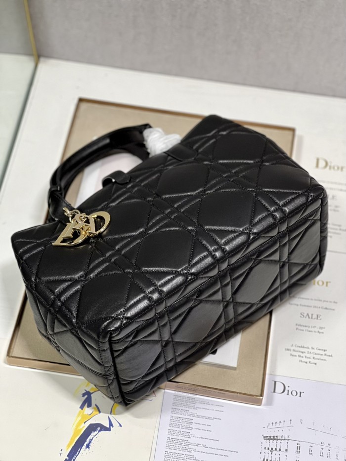 Handbag  Dior 1188 size  30×36×15 cm
