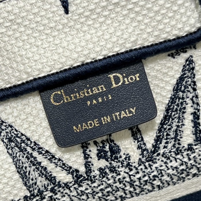 Handbag  Dior 1265  size 26.5×21×14 cm