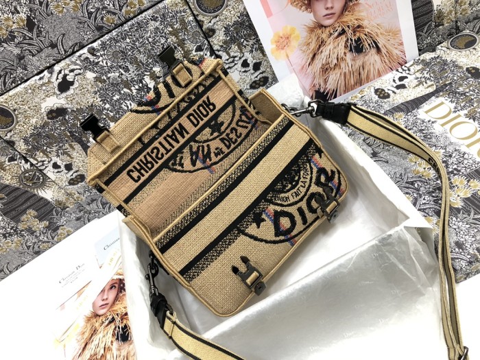 Handbag  Dior  M1241  size 23 x 15 x 8  cm