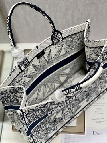 Handbag  Dior  1286 size 42×35×18.5 cm