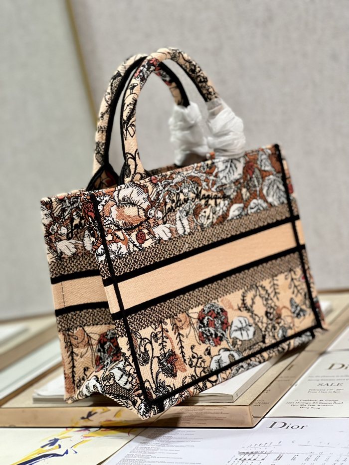 Handbag  Dior 1265 size 26.5×21×14 cm 