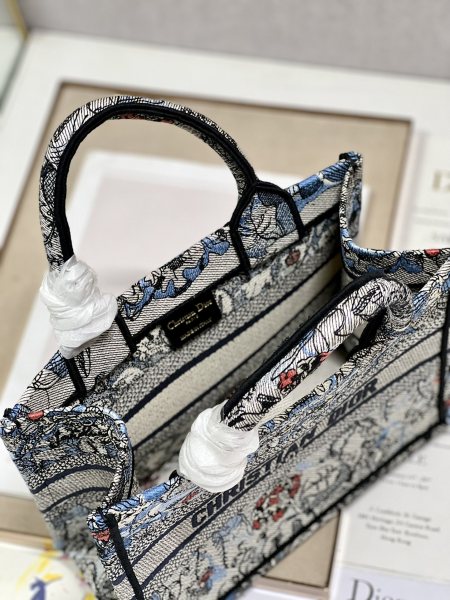  Handbag  Dior 1265 size 26.5×21×14 cm 