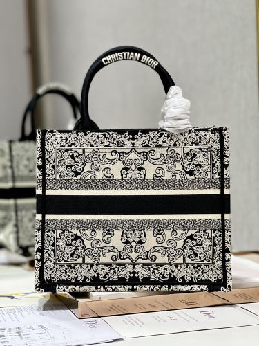  Handbag  Dior 1265 size  26.5×21×14 cm