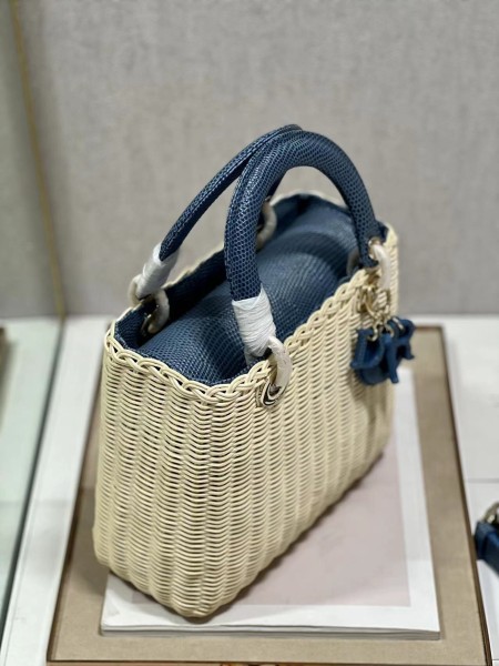 Handbag  Dior 9989 size 24×20×11 cm 