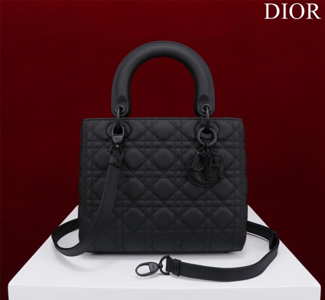 Handbag  Dior  M0565 size 32*24*12 cm