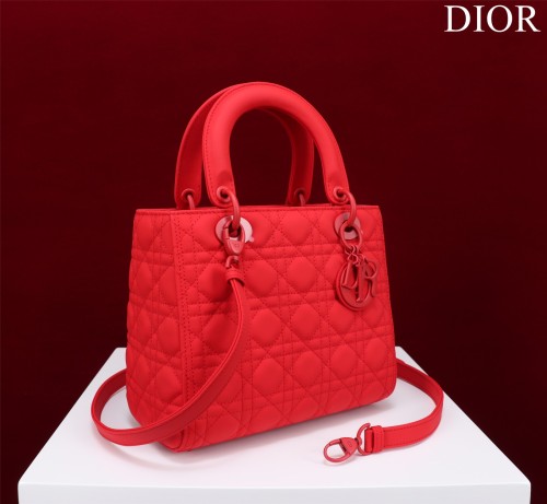 Handbag  Dior M0565 size  32*24*12 cm
