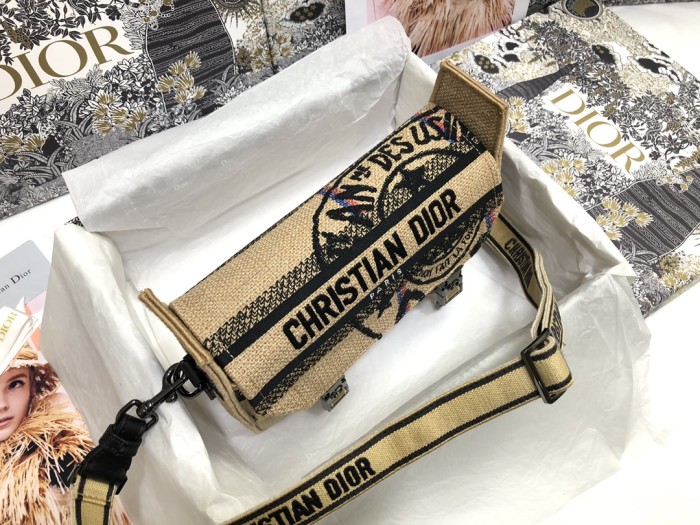 Handbag  Dior  M1241  size 23 x 15 x 8  cm