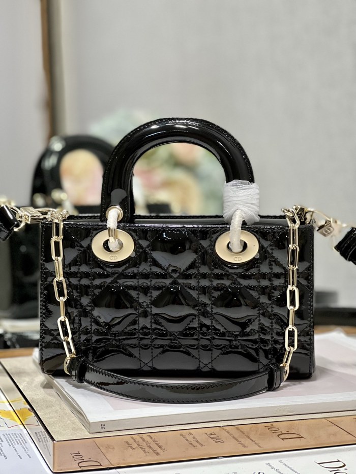 Handbag  Dior  0540  size 22.5×6×11.5 cm