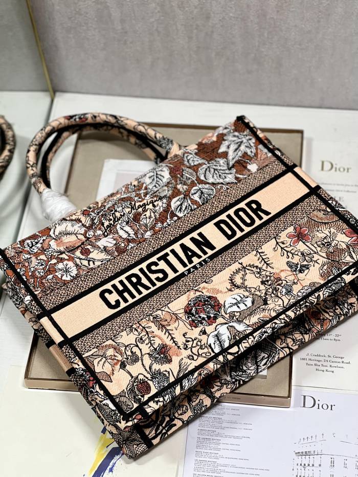  Handbag  Dior  1286  size 36×28 cm