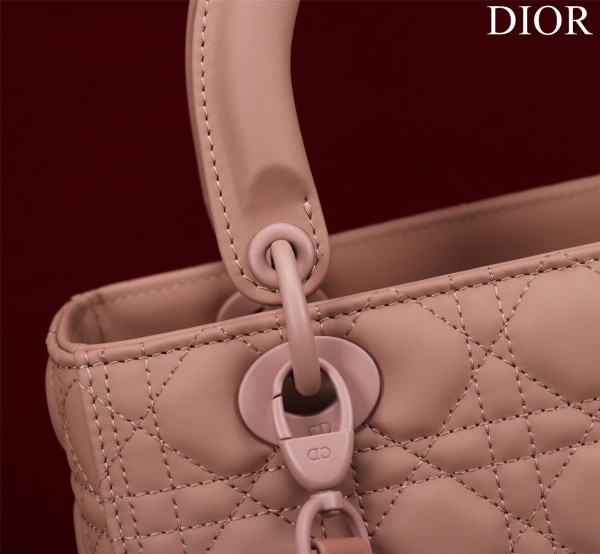 Handbag  Dior M0565 size 32*24*12 cm