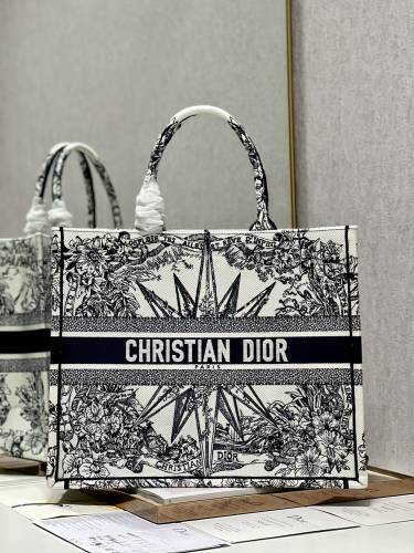 Handbag  Dior  1286 size 42×35×18.5 cm