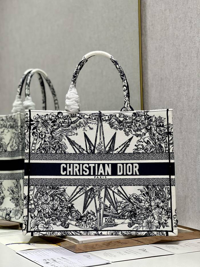 Handbag  Dior  1286 size 42×35×18.5 cm