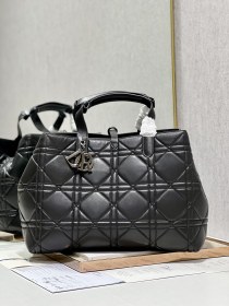 Handbag  Dior 1188 size 37×43×22 cm