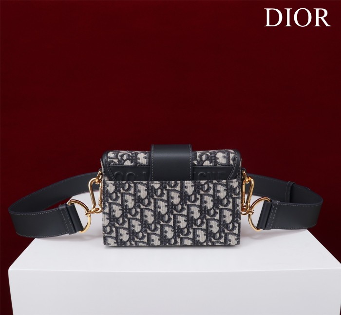 Handbag  Dior  size 18×12×5 cm