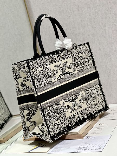  Handbag  Dior 1286 size 42×35×18.5 cm