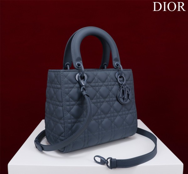 Handbag  Dior  M0565 size  32*24*12 cm