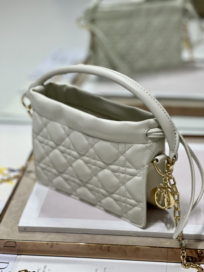 Handbag Dior 0981 size 19 x 13 x 5 cm