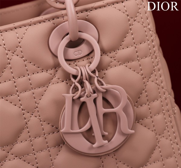 Handbag  Dior M0565 size 32*24*12 cm
