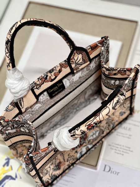 Handbag  Dior 1265 size 26.5×21×14 cm 