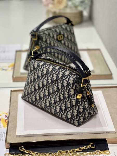 Handbag  Dior  5556  size 25×16 cm