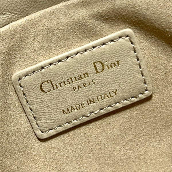 Handbag Dior  0981 size 19 x 13 x 5  cm