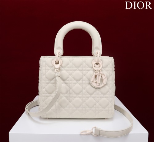 Handbag  Dior  M0565  size 32*24*12 cm