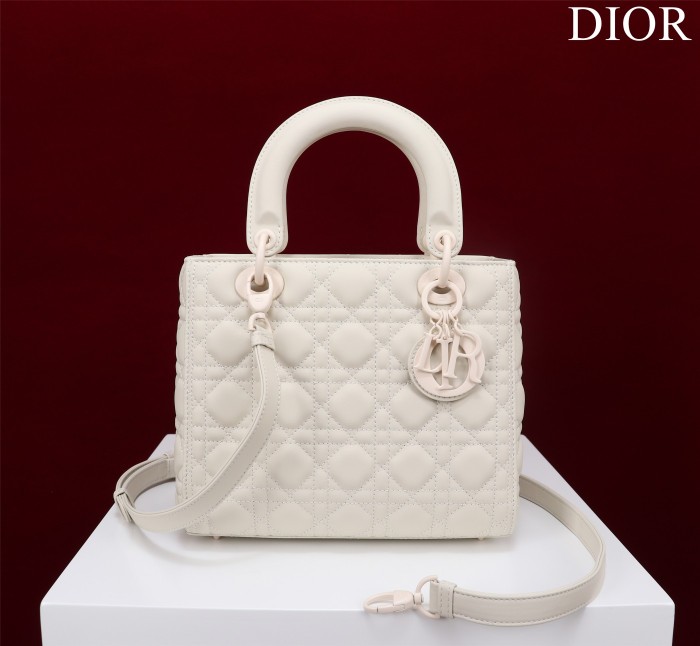 Handbag  Dior  M0565  size 32*24*12 cm