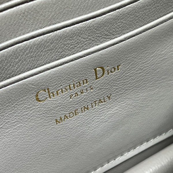 Handbag  Dior 0980 size 21 x 11.5 x 4.5 cm 