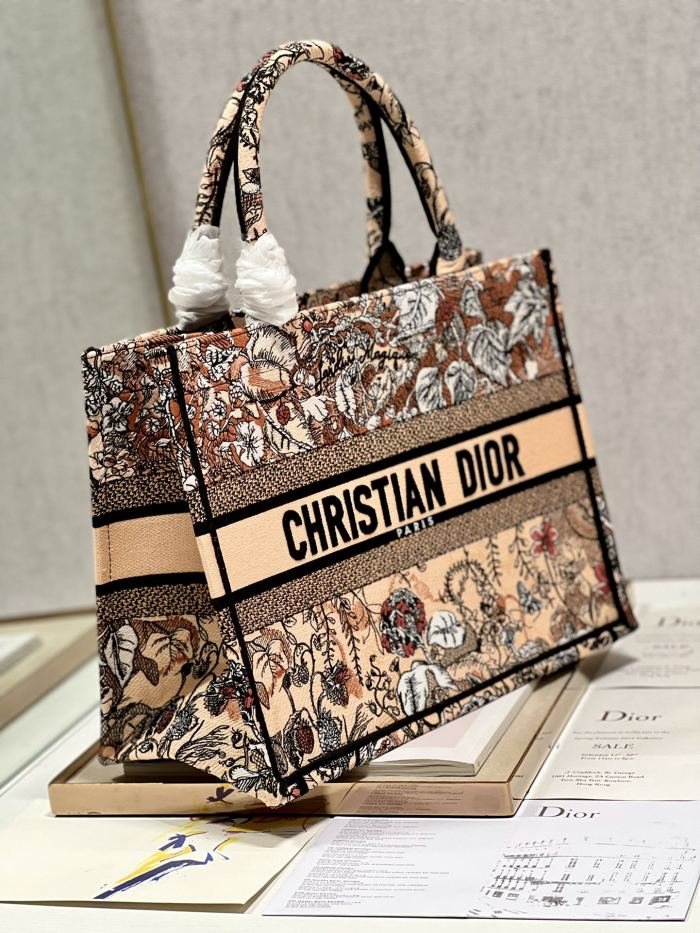  Handbag  Dior  1286  size 36×28 cm