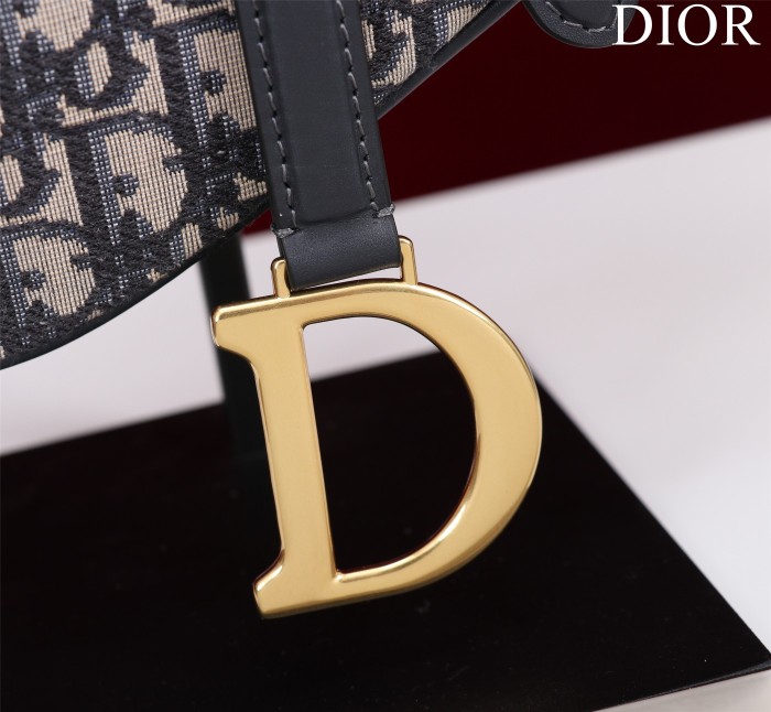 Handbag  Dior M0446 size 19.5*16*6.5 cm