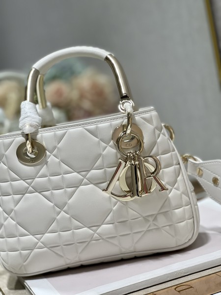 Handbag  Dior  1202  size  23×26×8 cm